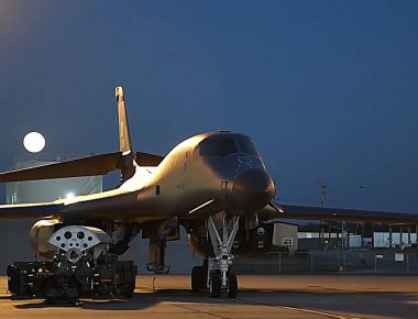 «Global Thunder 2018»: Νυχτερινή προετοιμασία και απογείωση B-1 της U.S. Strategic Command
